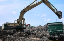 Công ty Dịch vụ công ích Q.Gò Vấp: Chôn “núi” xà bần tại công viên văn hóa