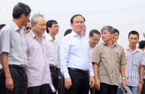 Phố phải sáng đèn, nhà phải hết thấm dột