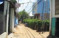 Dân bức xúc vì giao đất quá nhiều cho cán bộ