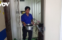 Chính quyền phường ở TP HCM bất lực nhìn dân đi xin nước sinh hoạt mỗi ngày