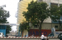 Đất vàng biến thành cao ốc: Hà Nội thiệt đủ đường