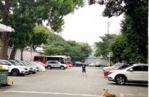 Vì sao nhiều khu "đất vàng" nghìn tỷ chỉ làm bãi xe, bán cây cảnh?