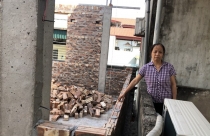 Mâu thuẫn cả chục năm trời vì một bức tường