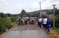 Chạy đua xây hạ tầng nông thôn mới: Đừng tự biến mình thành con nợ