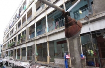 TP.HCM: Phân cấp, ủy quyền để giải quyết chung cư cũ, di dời dân sống ven kênh rạch