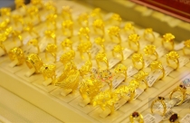 Điểm tin sáng: Giá vàng dưới ngưỡng 1.800 USD/ounce