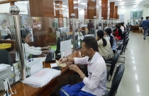 Ngân hàng cung cấp thông tin cho cục thuế: Khách hàng có thể kiện?