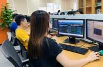Bùng nổ 'cơn sốt' đầu tư chứng khoán, số tài khoản mở mới tăng kỷ lục 20 năm