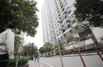 Ba chung cư ở Hà Nội và TP.HCM bị phong tỏa một phần vì Covid-19