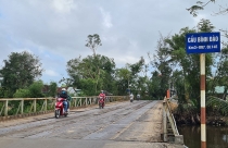 Cầu xây xong phơi mình chờ đường dẫn