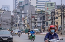 Kỳ dị nhà vát chéo, tam giác…đua nhau đu bám trên đường vành đai Hà Nội