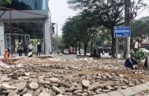 Hà Nội: Tự ý 'băm nát' cả nghìn mét vỉa hè