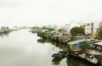 Buộc tháo dỡ nhà trên kênh rạch xây sau tháng 6-2004