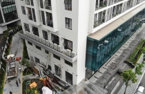 Chung cư vừa được nghiệm thu 20 ngày, dàn nóng điều hoà đã sập trong đêm