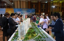 Doanh nghiệp địa ốc vẫn rộn  rã bung hàng dù Covid-19