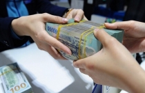 Sinh viên ra trường có 100 triệu nên gửi ngân hàng hay 'chơi' chứng khoán?