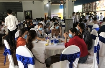 Hơn 100 người bị phạt vì tụ tập mua bán đất