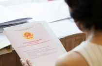 Đứng tên hai vợ chồng trong sổ đỏ: Có đẻ thêm thủ tục, tốn thêm thời gian?