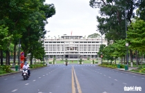 TP.HCM im ắng sáng sớm đầu tiên giãn cách