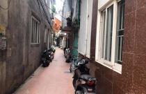 Chủ nhà bùng tiền hoa hồng của môi giới, khách mua bị ném chất bẩn vào nhà