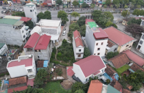 Thị trường bất động sản chững lại vì dịch Covid-19, nhà đầu tư nên đổ tiền vào đất?