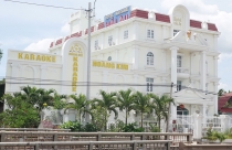 Lấn chiếm đất xây khách sạn vẫn được cấp sổ đỏ