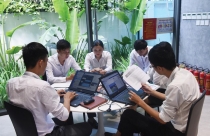 Môi giới bất động sản “giật gấu vá vai”