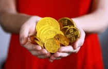 Điểm tin sáng: Giá vàng chưa thể bứt phá đạt ngưỡng 1.800 USD/ounce