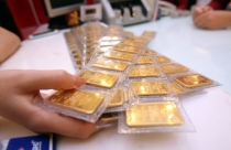 Điểm tin sáng: Đua nhau bán tháo, giá vàng giảm sốc