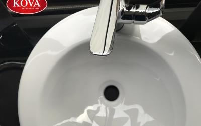 Nhà vệ sinh là khu vực thường gặp tình trạng thấm dột nhiều nhất. Cùng KOVA tìm hiểu các nguyên nhân gây ra thấm dột và lý do nào dùng chất chống thấm trong nhà vệ sinh lại cần thiết.